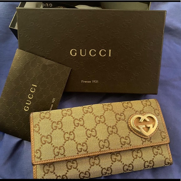 Gucci Handbags - Gucci GG heart canvas wallet